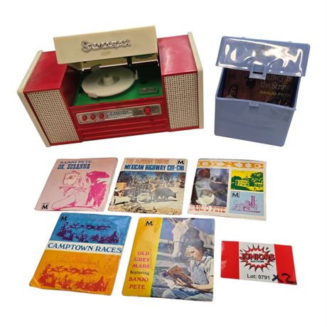 Vintage Miniature Stereopet Turntable With 6 Records