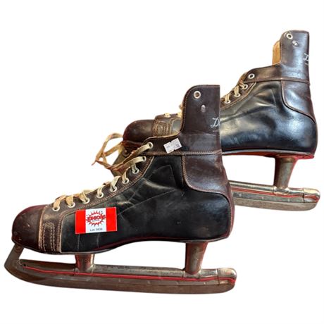 Vintage Pair Of Super Ice Skates, Size 9