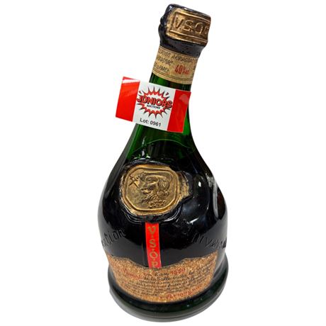 Sealed 750Ml Saint-Vivant Liquor Bottle