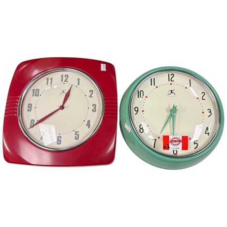 2 Retro Style Infinity Clocks