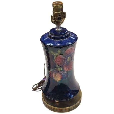 Vintage Moorcroft Table Lamp "Anemone"