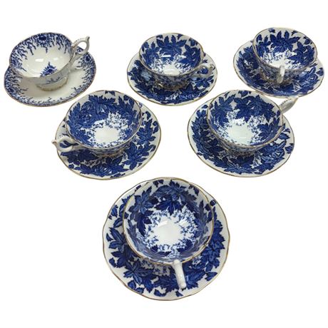 Approx 22 Pieces Of Assorted Blue & Gold Painted China