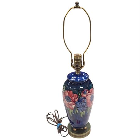 Vintage Moorcroft Lamp "Anemone"