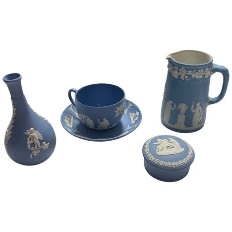 5 Vintage Pieces Of Wedgwood Jasperware
