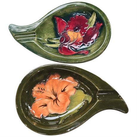 2 Vintage Moorcroft Ashtrays "Dainty" & "Hibiscus"