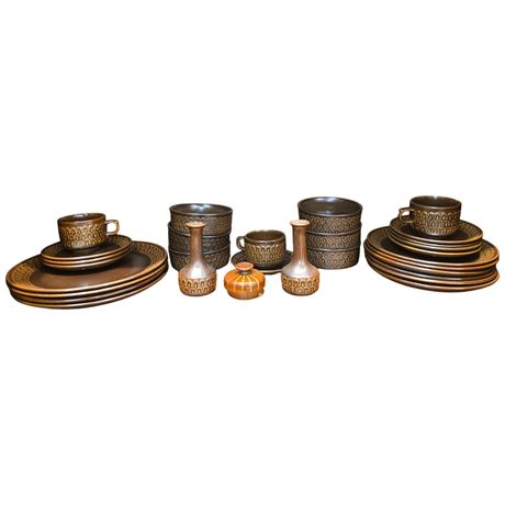 Wedgwood Partial Place Setting "Pennine", Approx. 30 Pieces