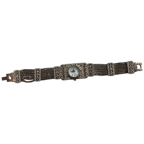 Vintage Gloria Vanderbilt Quartz Wrist Watch
