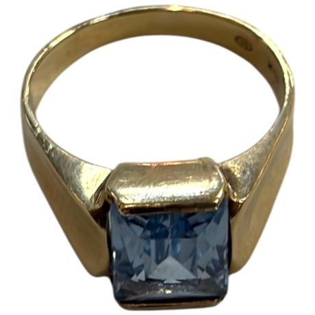 10Kt Gold Ring With Synthetic Spinel Size 7
