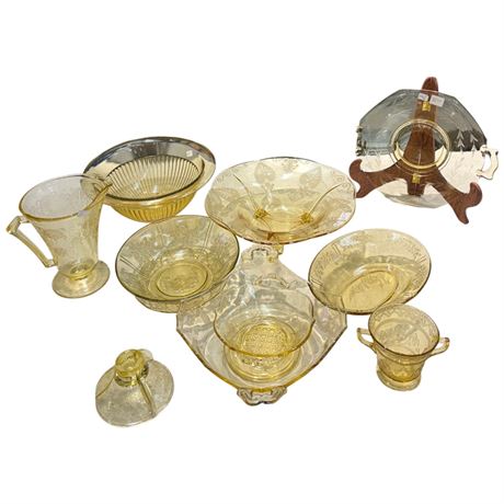 10 Pieces Of Yellow Depression Glass, Bowl, Pitchers, Plates, Etc..