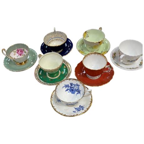 Approx 14 Assorted Aynsley Tea Cups & Saucers