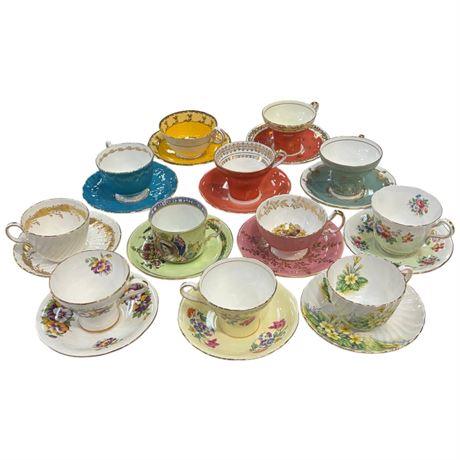 Approx 24 Aynsley Tea Cups & Saucers
