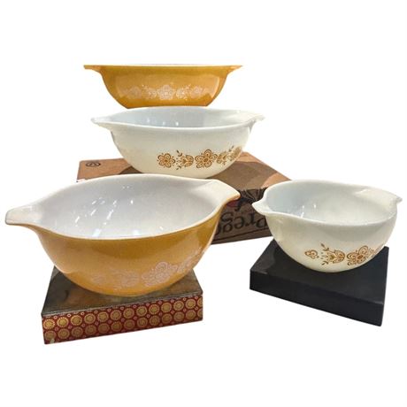 Set Of Pyrex "Butterfly Gold" Cinderella Nesting Mixing Bowls