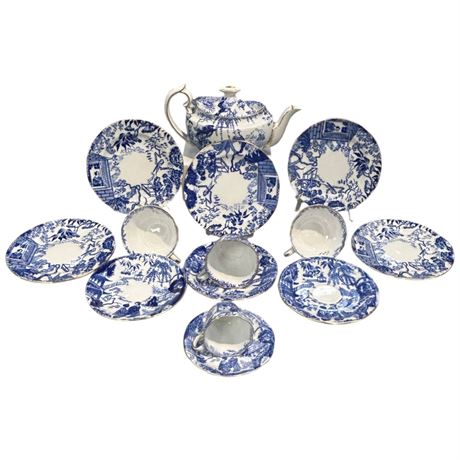 Approx 14 Pieces Of Royal Crown Derby, Tea Cups, Saucers, Teapot, Etc..