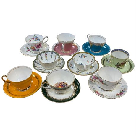 18 Assorted Aynsley Tea Cups & Saucers