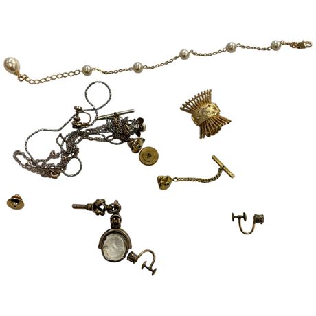 Assorted Vintage Costume Jewelry, Necklaces, Earrings, Etc..
